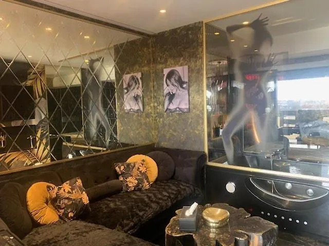 Apartment 687 Luxe Coursives En Face Du Waiki