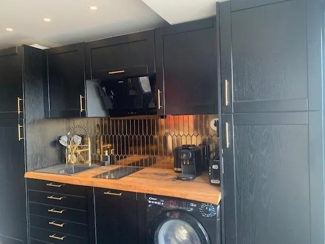 687 Luxe Coursives En Face Du Waiki *